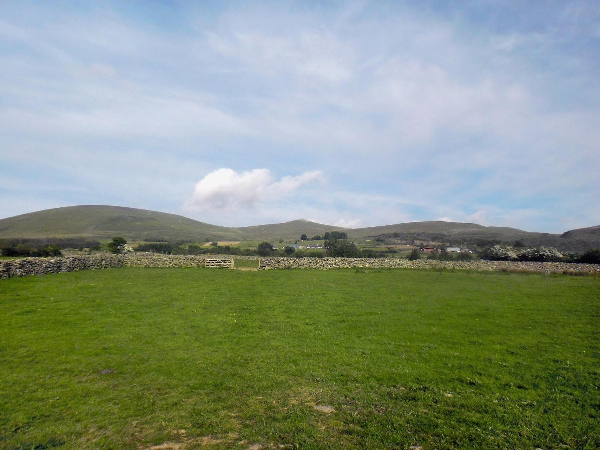 Y Gorlan Villa Llanllechid ภายนอก รูปภาพ